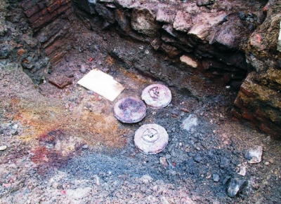 Nález protitankových min při terénních výkopových pracích